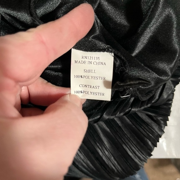 STELLA & JAMIE NEW NWT Black and Champagne Pleated Halter Open Back Dress Small - Picture 11 of 16